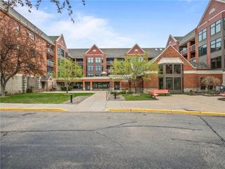 500 County Road B W 113, Roseville, MN 55113