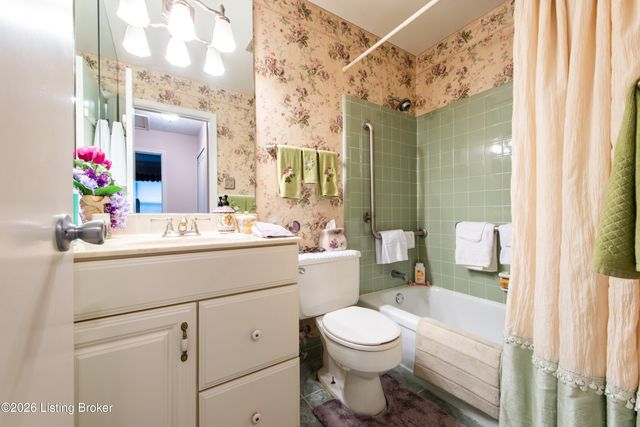 808 Foxwood Ave, Louisville, KY 40223