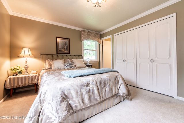 808 Foxwood Ave, Louisville, KY 40223