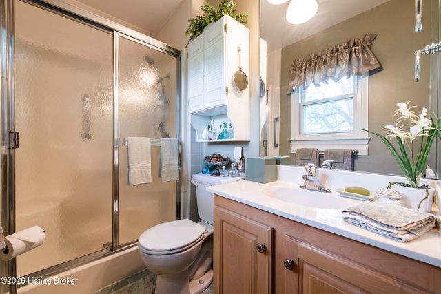 808 Foxwood Ave, Louisville, KY 40223