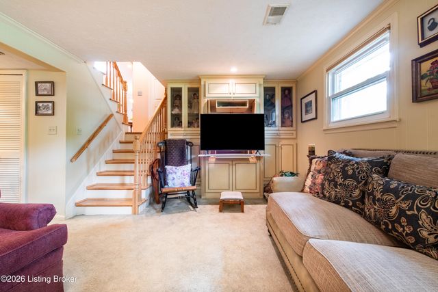 808 Foxwood Ave, Louisville, KY 40223