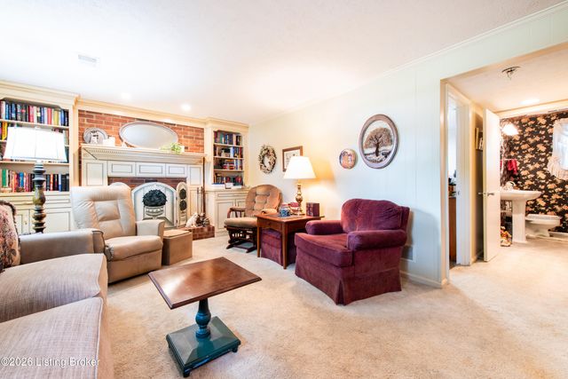 808 Foxwood Ave, Louisville, KY 40223