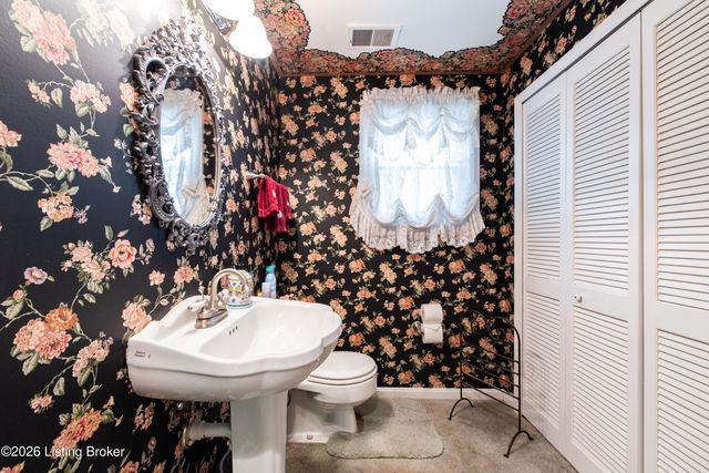 808 Foxwood Ave, Louisville, KY 40223