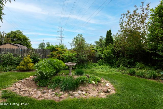 808 Foxwood Ave, Louisville, KY 40223