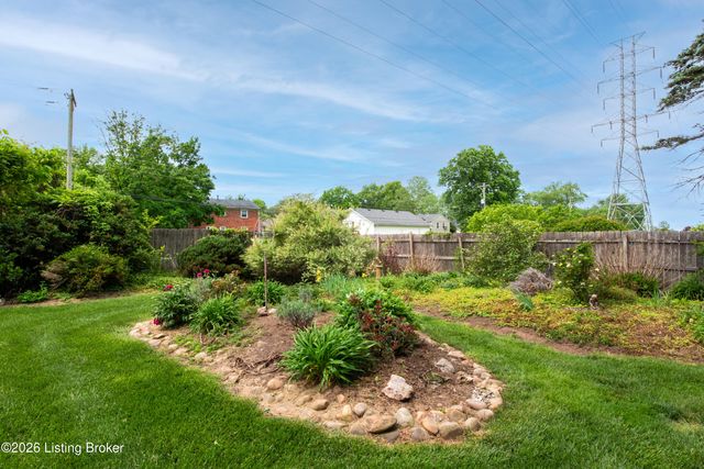 808 Foxwood Ave, Louisville, KY 40223