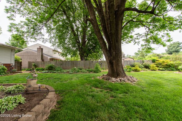 808 Foxwood Ave, Louisville, KY 40223