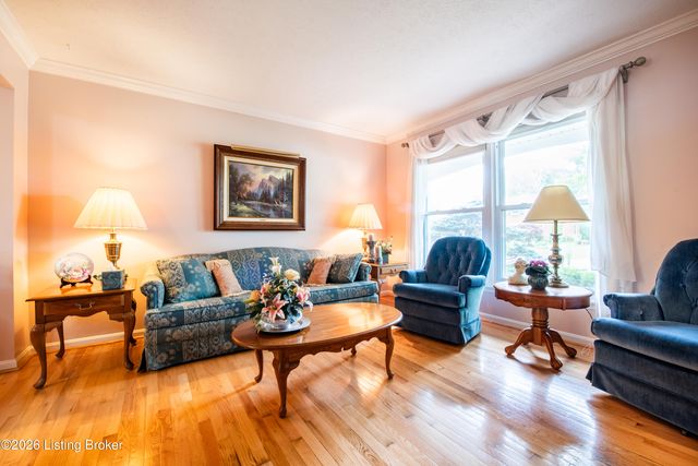 808 Foxwood Ave, Louisville, KY 40223