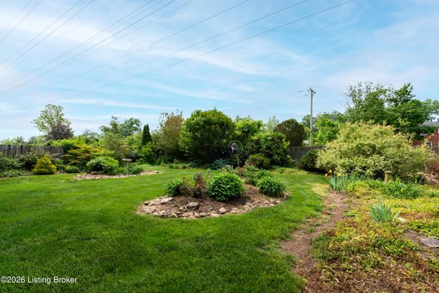 808 Foxwood Ave, Louisville, KY 40223