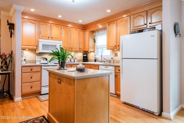 808 Foxwood Ave, Louisville, KY 40223