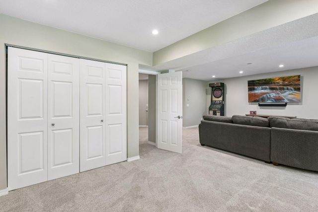 7442 Cahill Road, Edina, MN 55439