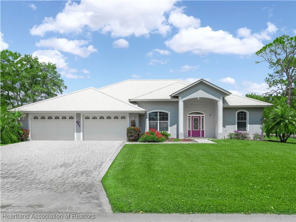 897 Entrance Road, Avon Park, FL 33825