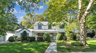 35 Carlton Street, Malverne, NY 11565