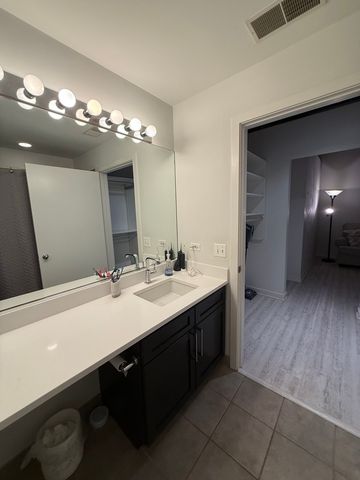 222 S Racine Avenue 207, Chicago, IL 60607