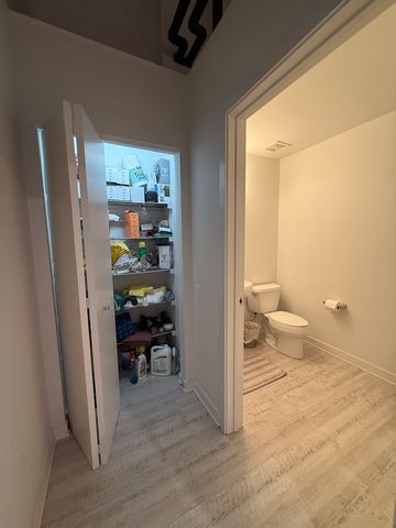 222 S Racine Avenue 207, Chicago, IL 60607