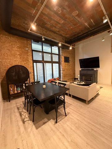 222 S Racine Avenue 207, Chicago, IL 60607