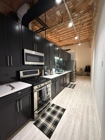 222 S Racine Avenue 207, Chicago, IL 60607