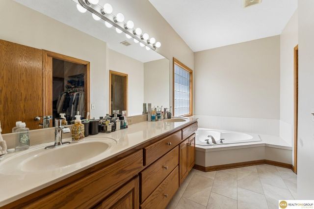 4004 N 154 Avenue, Omaha, NE 68116