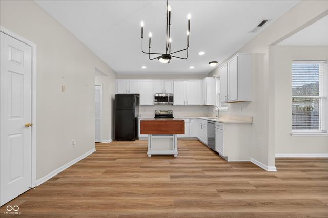 10673 Brighton Knoll Parkway S, Noblesville, IN 46060