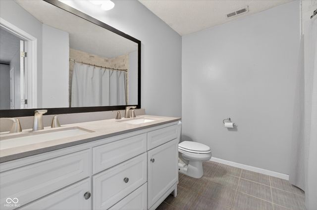 10673 Brighton Knoll Parkway S, Noblesville, IN 46060