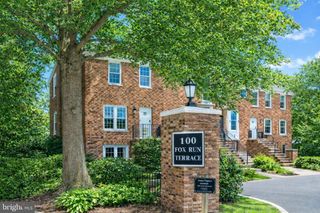 100 FOX RUN TER, Middleburg, VA 20117