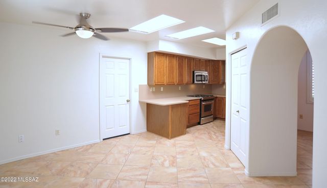 1600 E Deer Shadow Lane, Oro Valley, AZ 85737