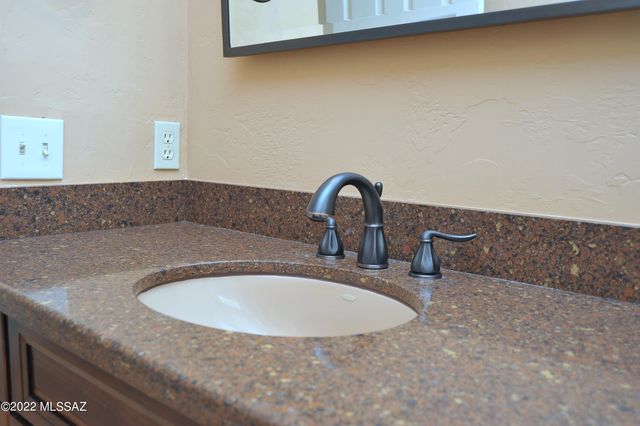 1600 E Deer Shadow Lane, Oro Valley, AZ 85737