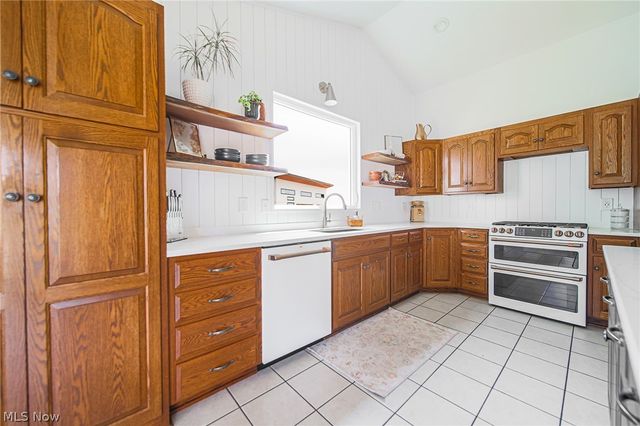 9554 Dover Road, Apple Creek, OH 44606