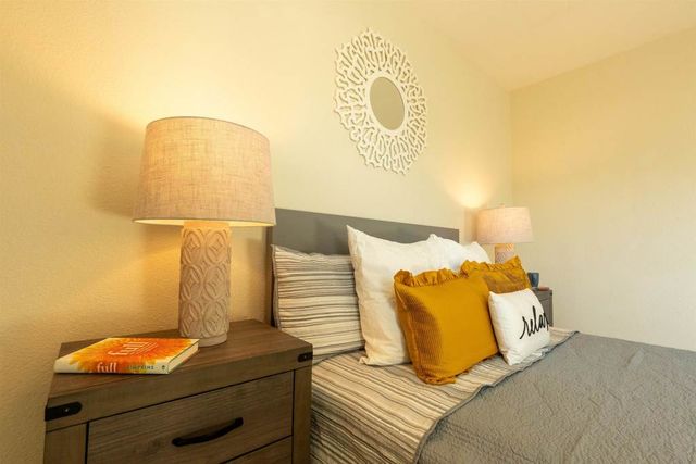 595 Blossom Way 10, Hayward, CA 94541