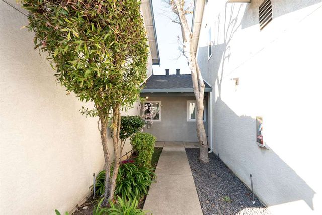 595 Blossom Way 10, Hayward, CA 94541