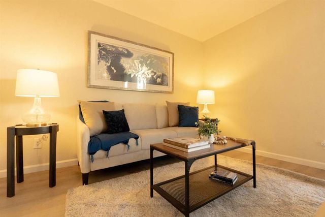 595 Blossom Way 10, Hayward, CA 94541