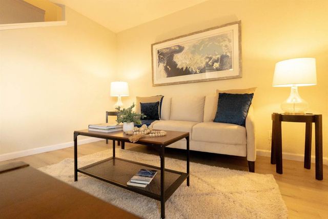 595 Blossom Way 10, Hayward, CA 94541