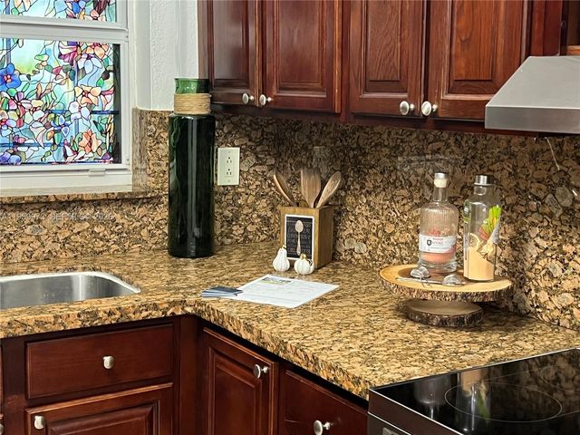 820 NW 87th Ave 313, Miami, FL 33172