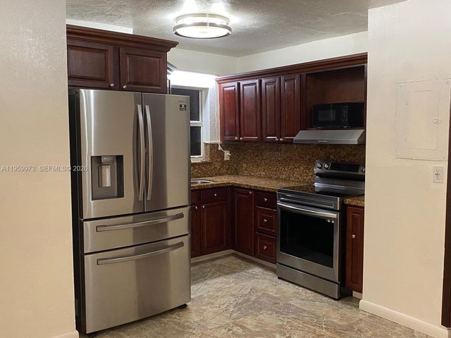 820 NW 87th Ave 313, Miami, FL 33172