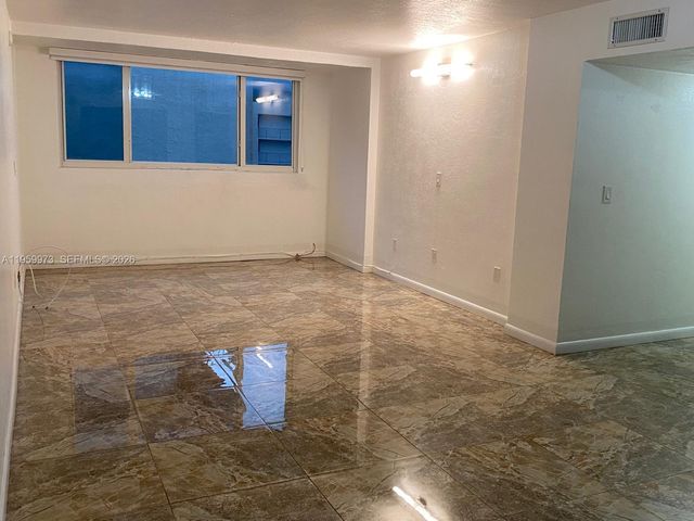 820 NW 87th Ave 313, Miami, FL 33172