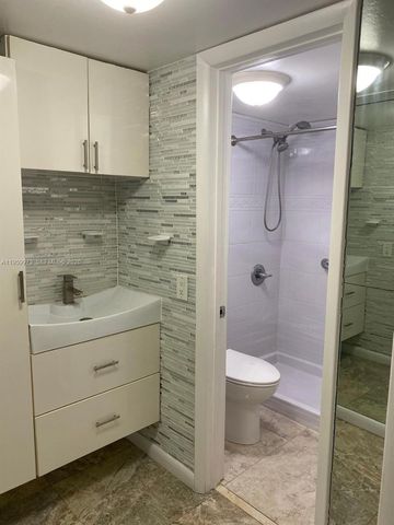 820 NW 87th Ave 313, Miami, FL 33172