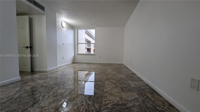 820 NW 87th Ave 313, Miami, FL 33172