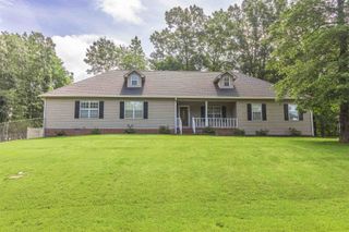 262 COUNTRYWOOD DR, Selmer, TN 38375