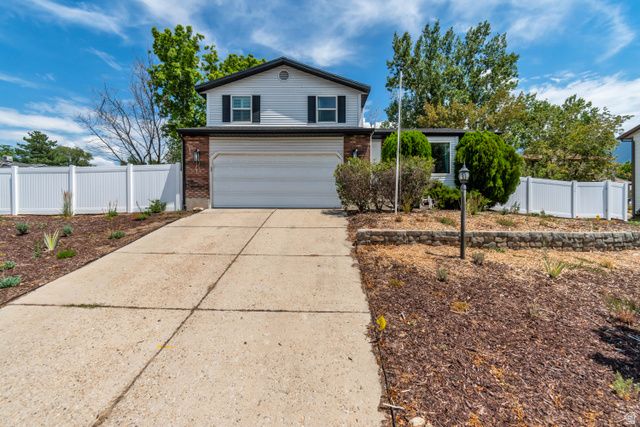 10313 S COUNTRYWOOD DR, Sandy, UT 84092