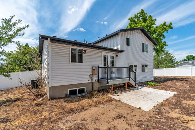 10313 S COUNTRYWOOD DR, Sandy, UT 84092