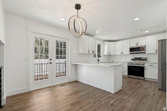 10313 S COUNTRYWOOD DR, Sandy, UT 84092