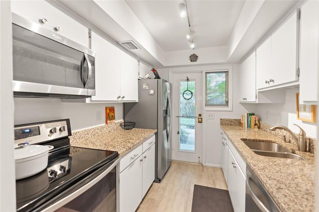 3711 ALMERIA AVENUE 3N, Sarasota, FL 34239