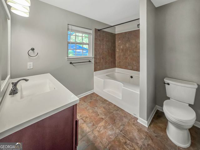 450 Loneoak Drive, Senoia, GA 30276