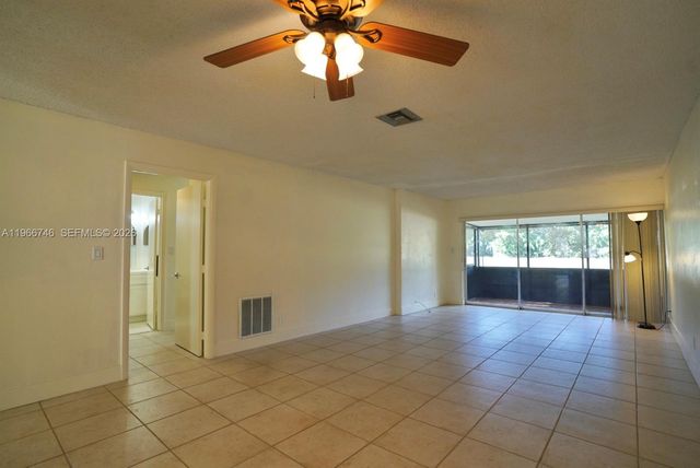 6555 NW 99th Ave B20, Tamarac, FL 33321