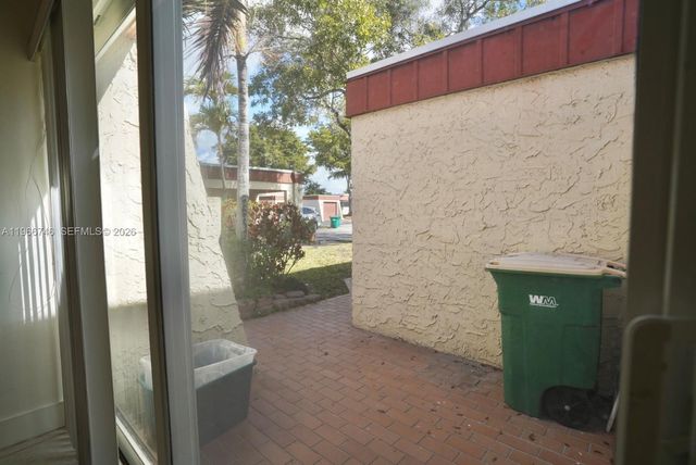 6555 NW 99th Ave B20, Tamarac, FL 33321