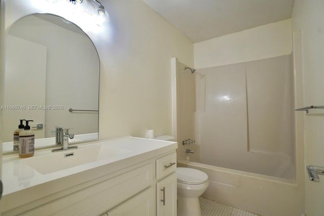 6555 NW 99th Ave B20, Tamarac, FL 33321