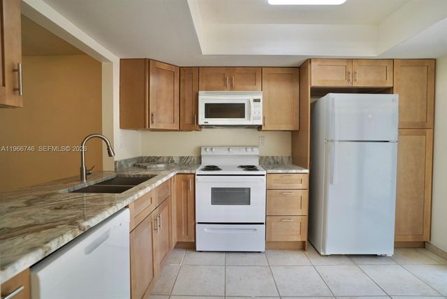 6555 NW 99th Ave B20, Tamarac, FL 33321