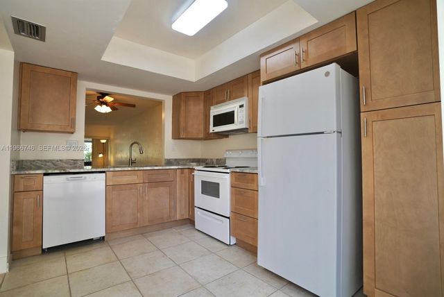 6555 NW 99th Ave B20, Tamarac, FL 33321