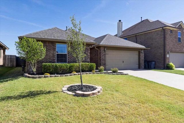 2228 SW Oxford Dr, Lawton, OK 73505