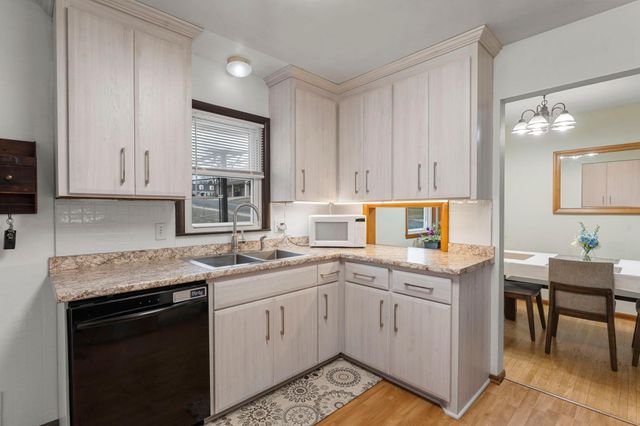 902 7th Avenue E, Shakopee, MN 55379