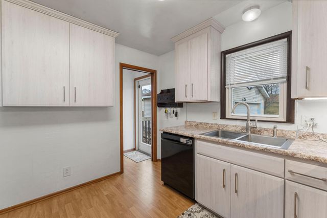 902 7th Avenue E, Shakopee, MN 55379